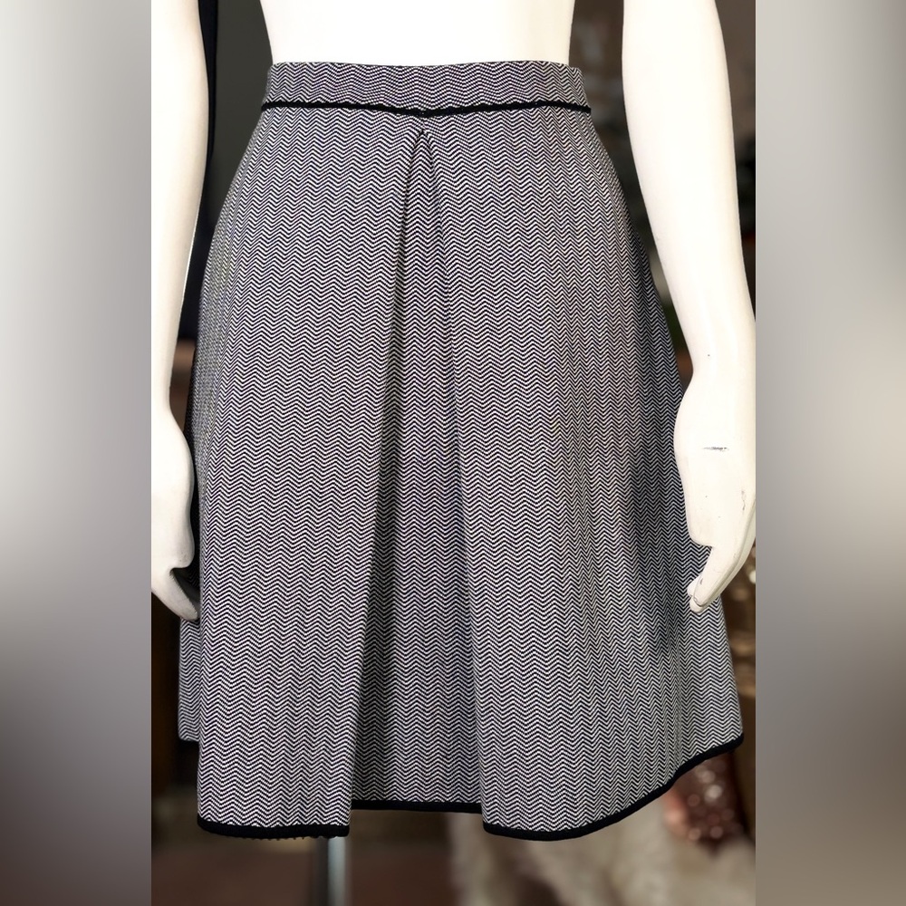 Vicedomini Black & White Chevron Stripe Sweater Skirt w/ Pleated Front, Szs
S-M